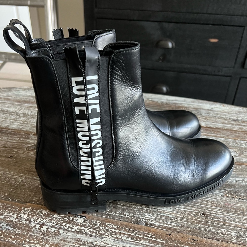 Love Moschino Booties